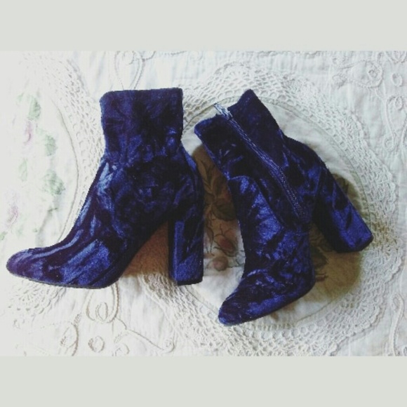 Mossimo Supply Co. Shoes - Mossimo Supply Co. Crushed velvet ankle boots